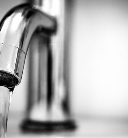 water-tap-black-and-white-macro-615326 (1)